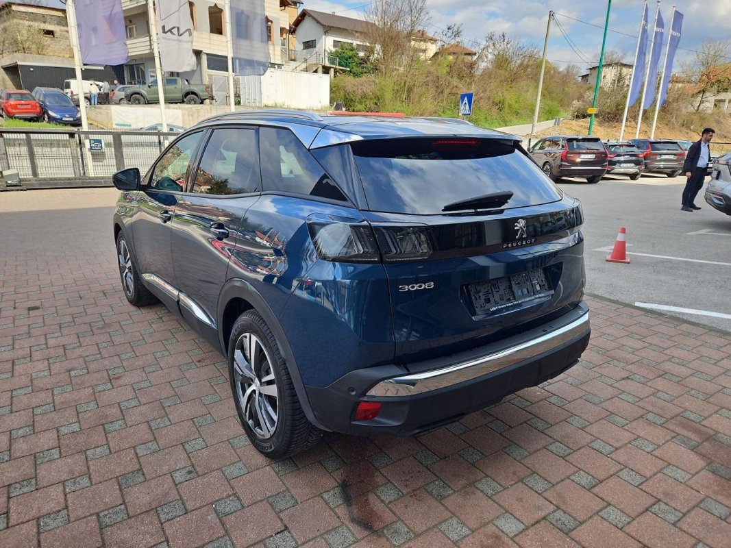 Automobil