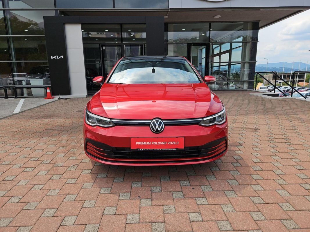 Automobil