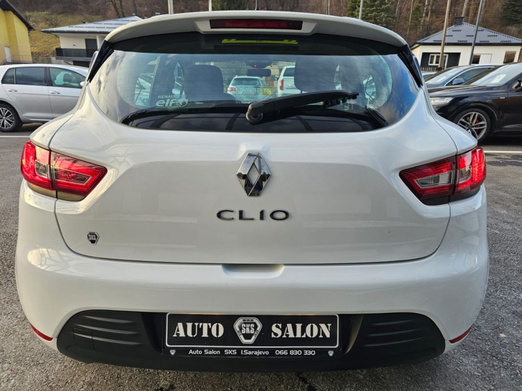 Automobil