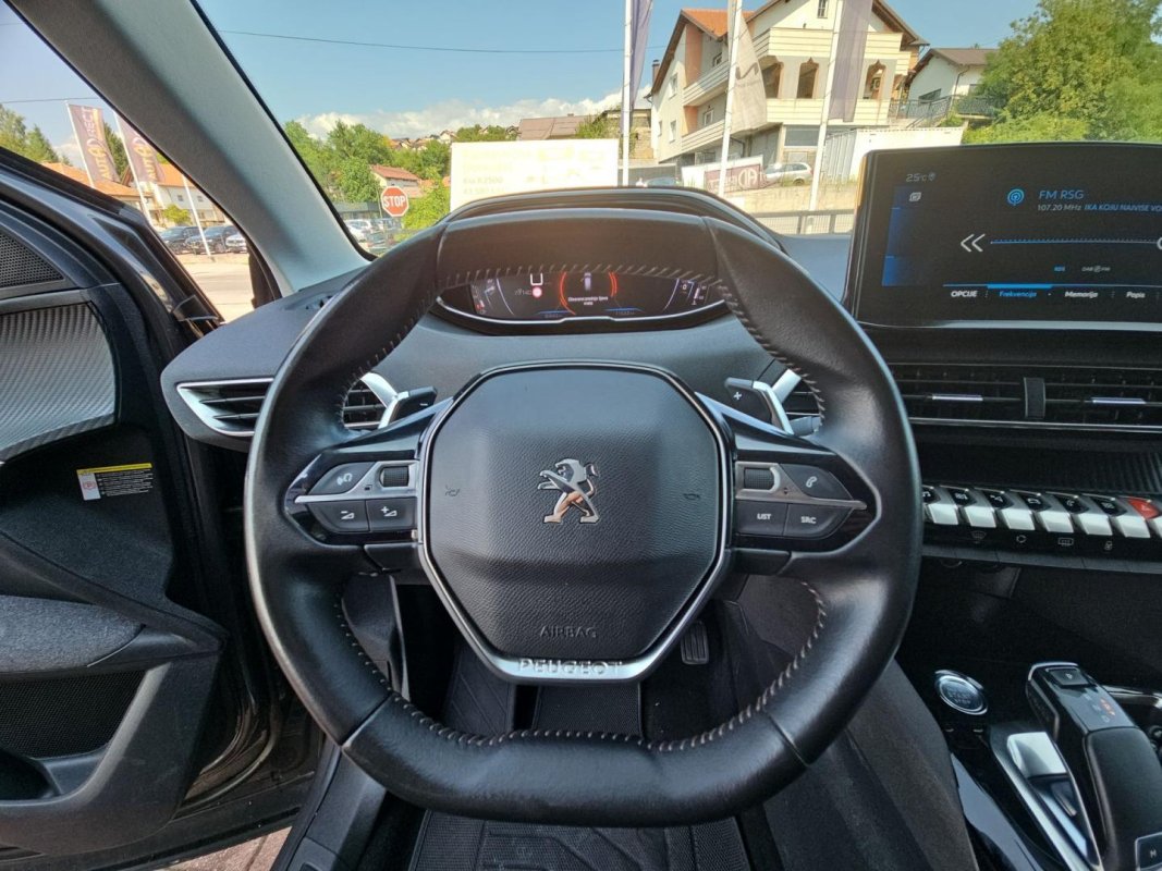 Automobil
