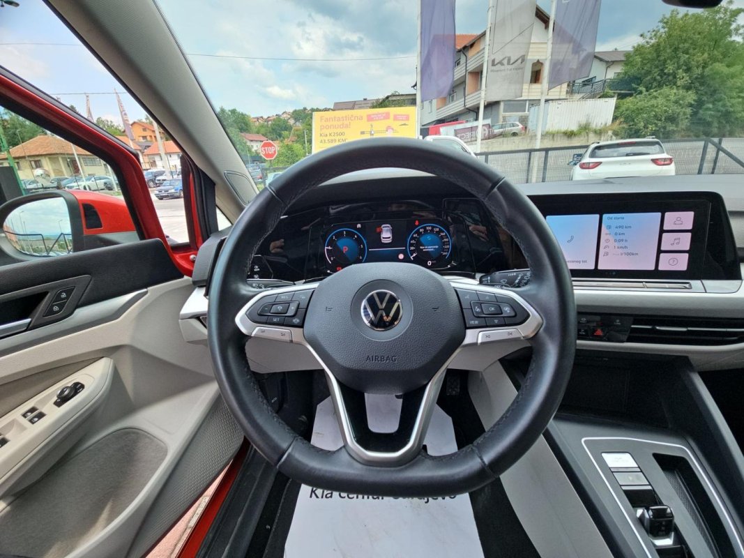 Automobil