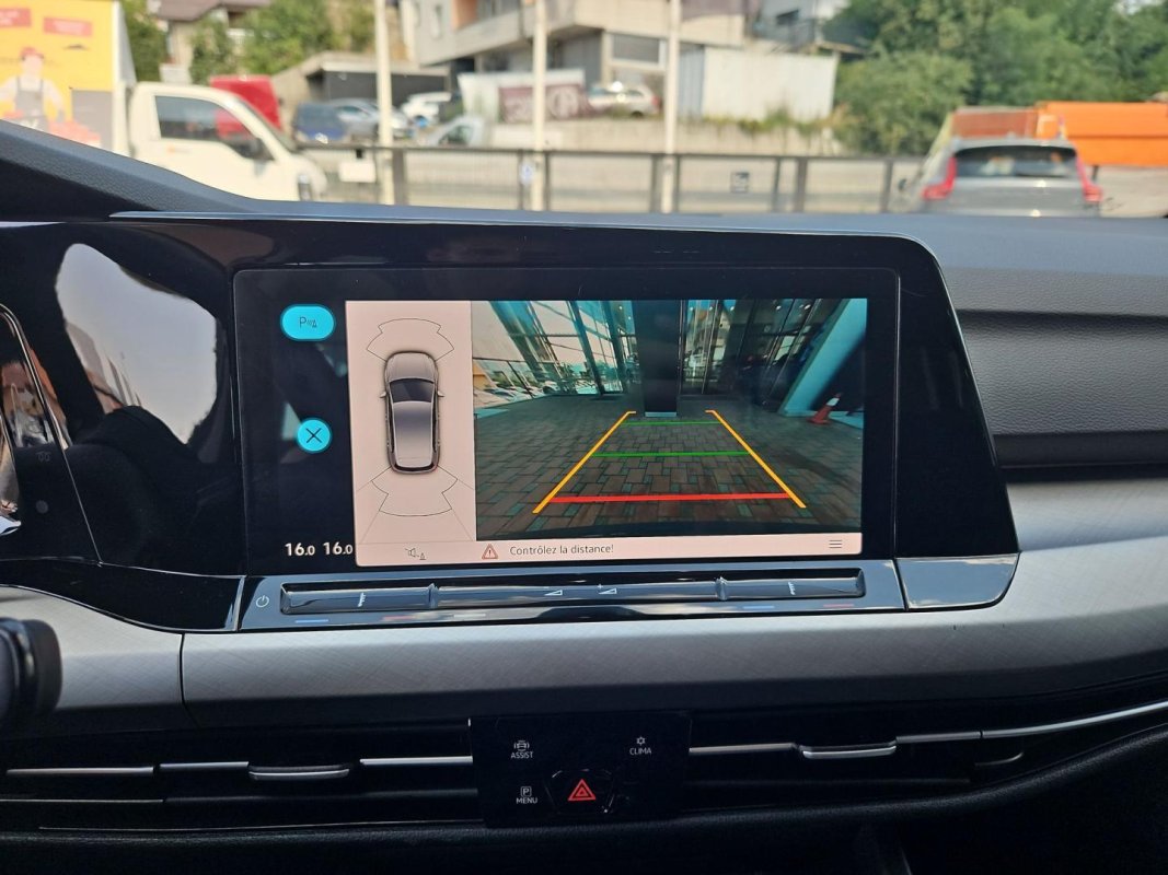 Automobil