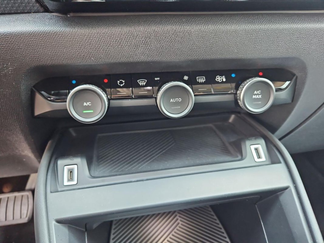 Automobil