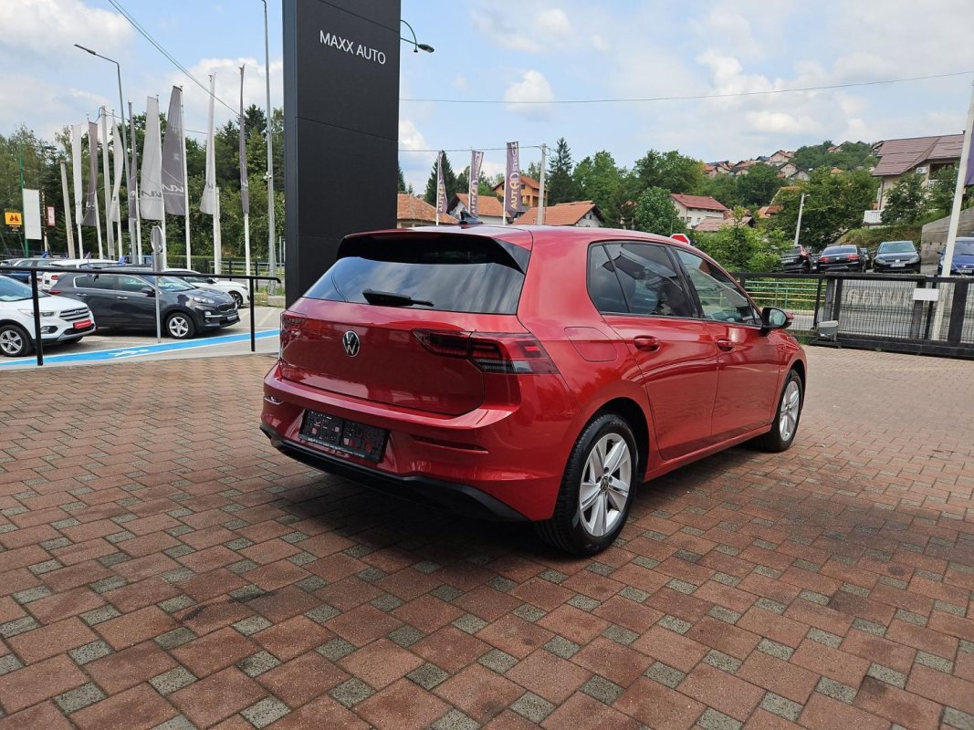 Automobil