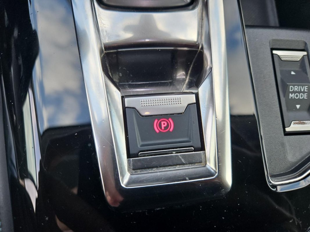 Automobil