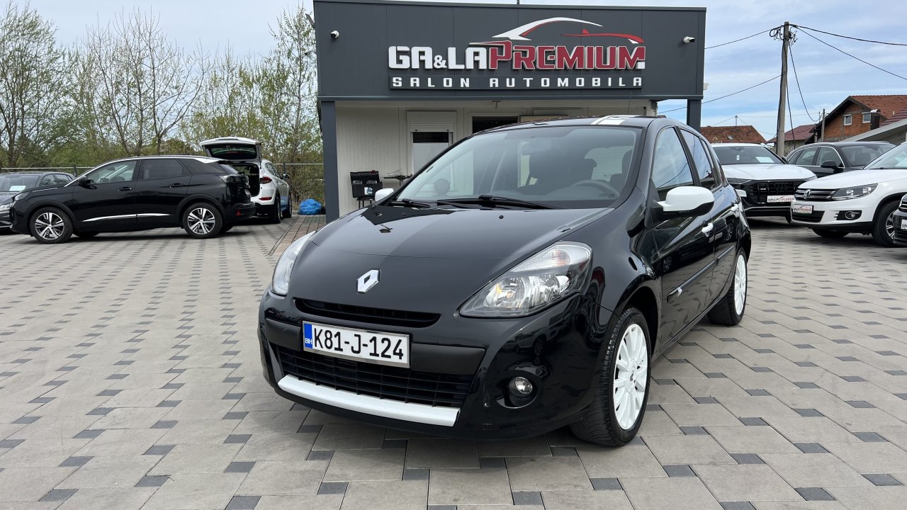 Automobil