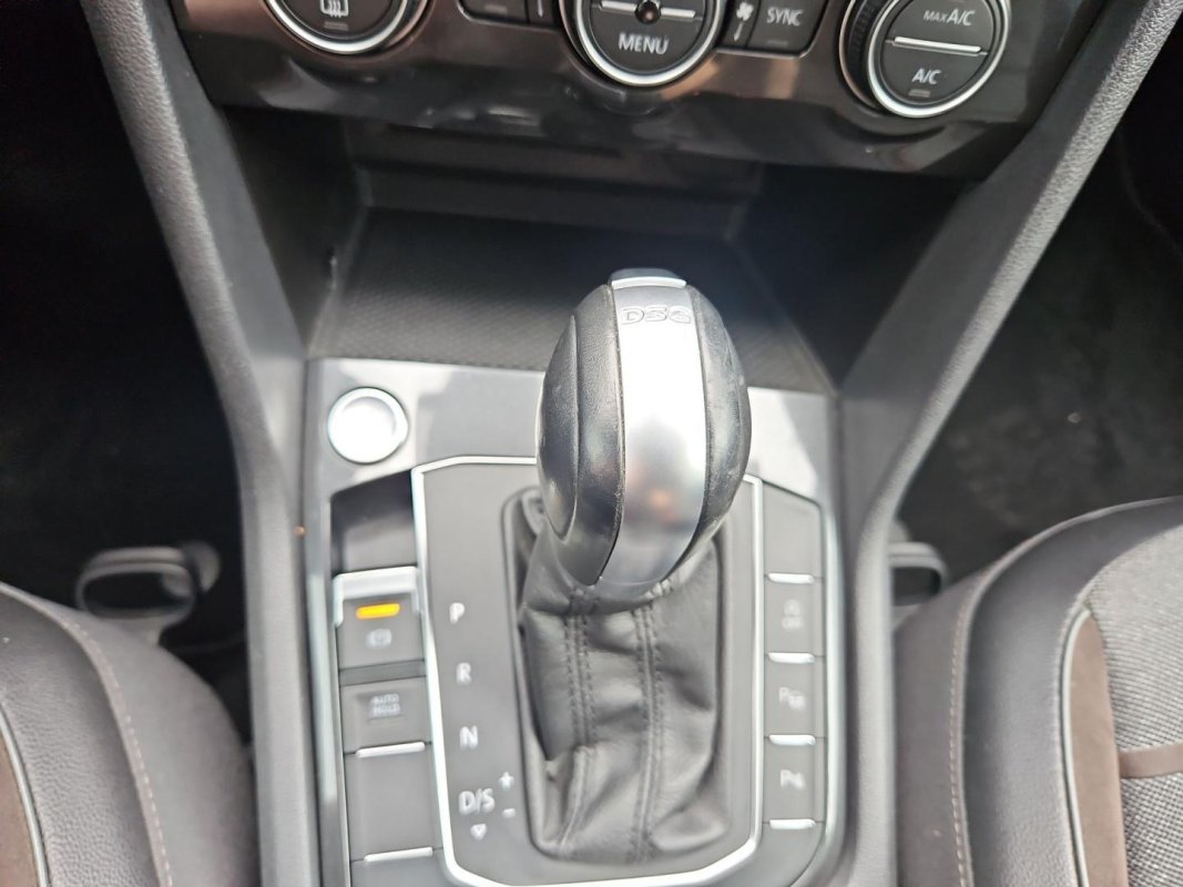 Automobil