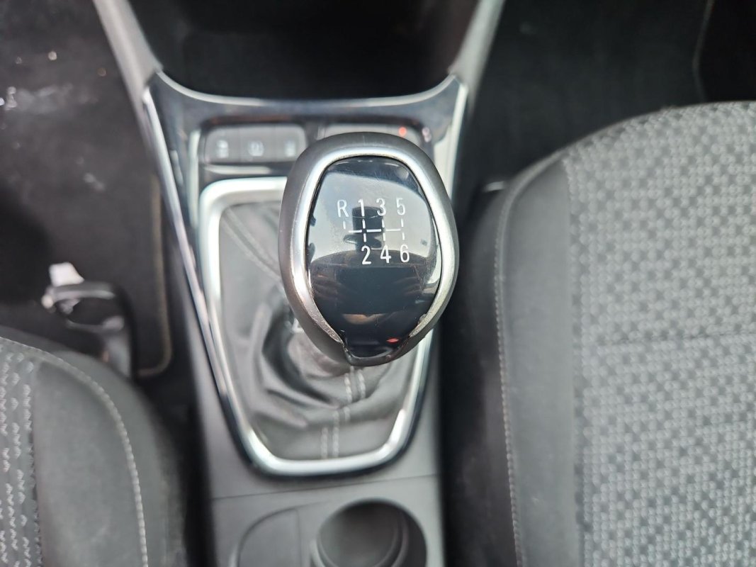 Automobil