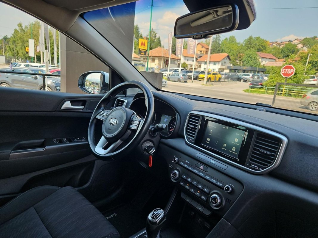 Automobil