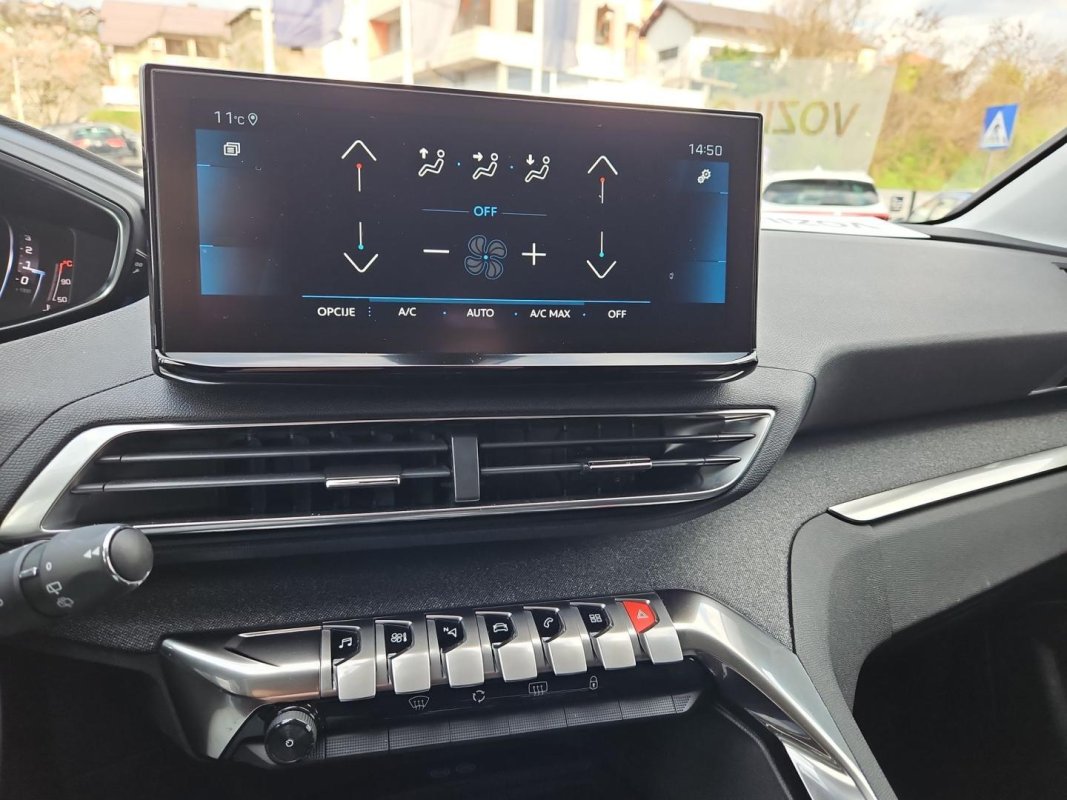 Automobil