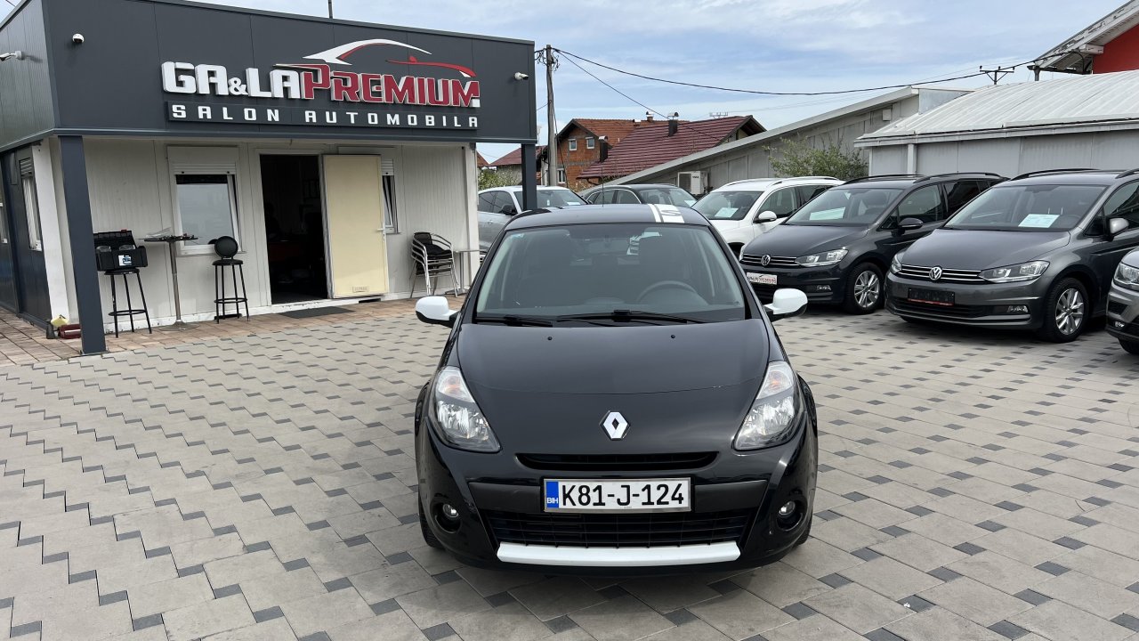Automobil