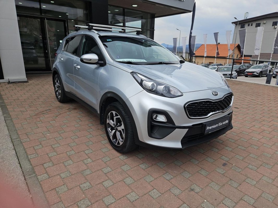 Automobil