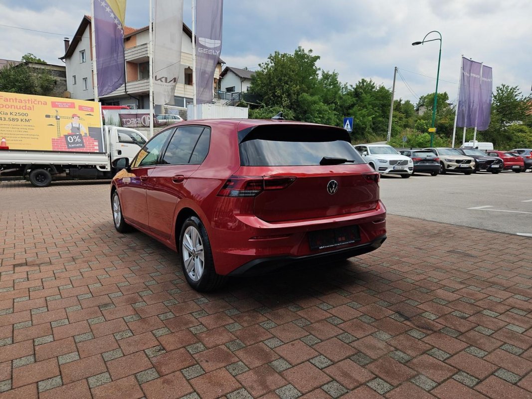Automobil