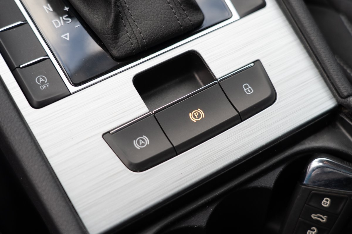Automobil
