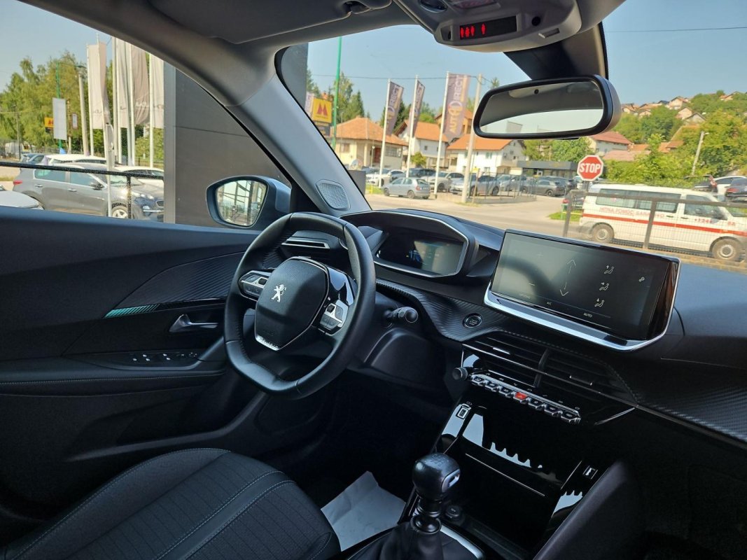 Automobil