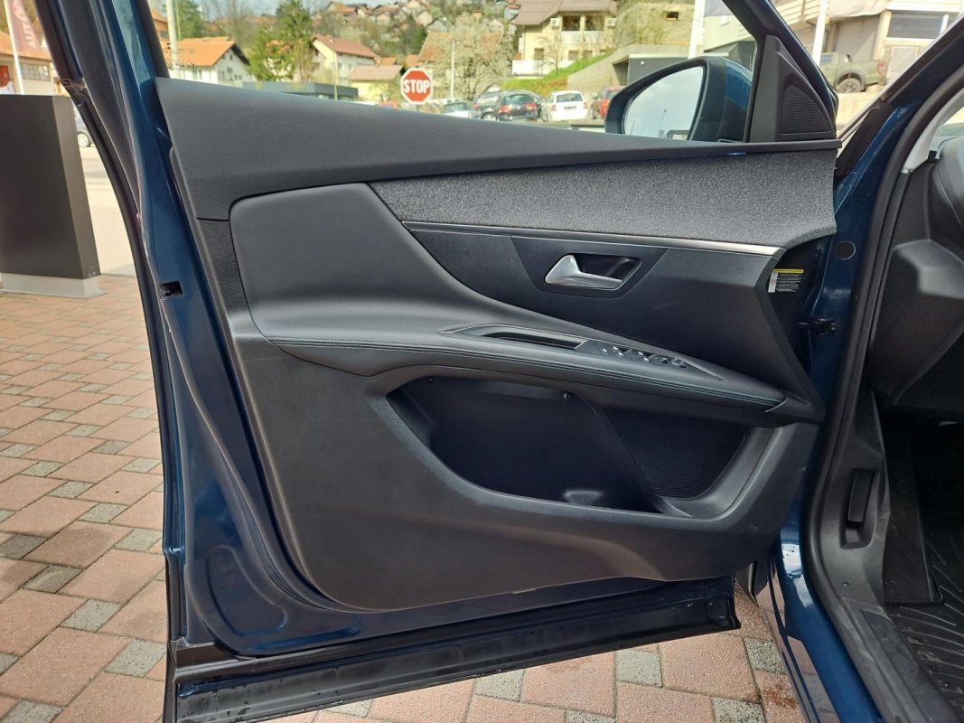 Automobil