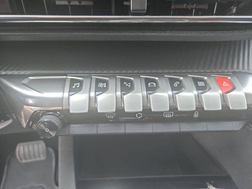 Automobil