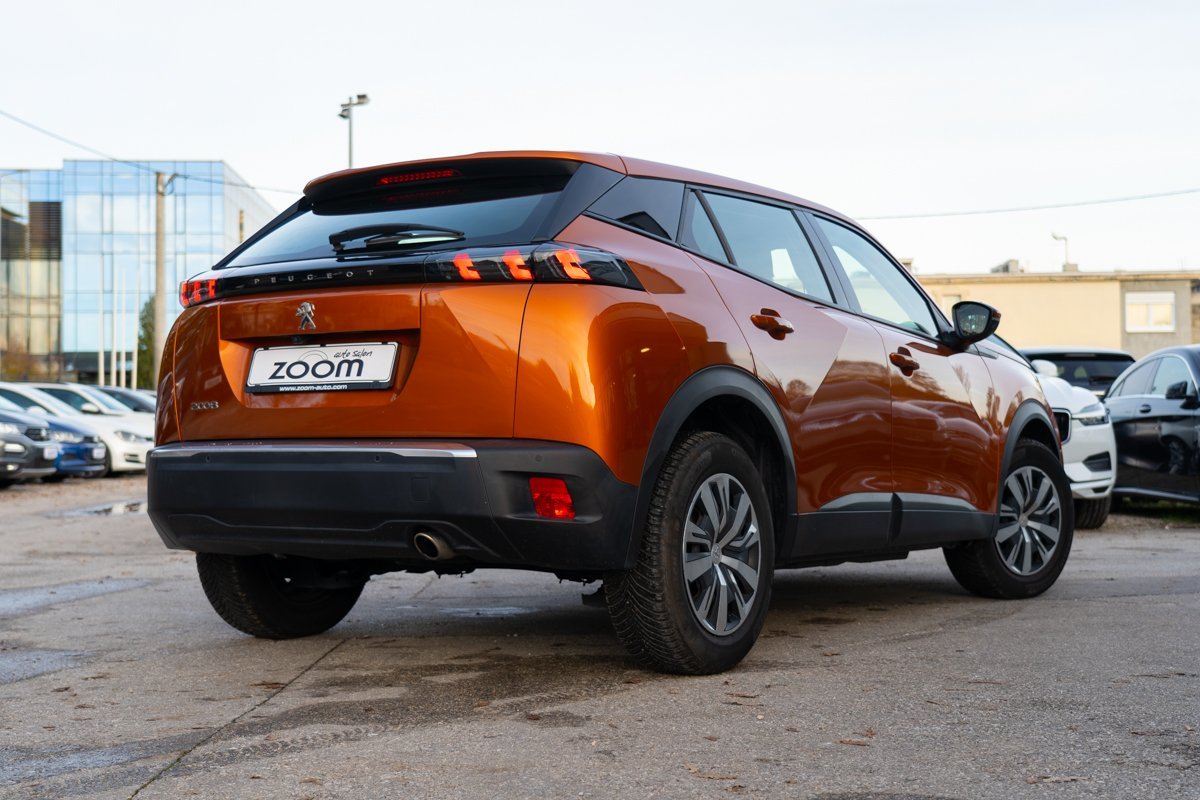 Automobil