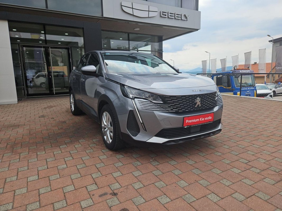 Automobil