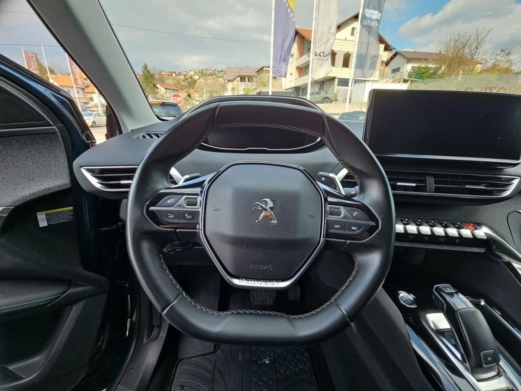 Automobil
