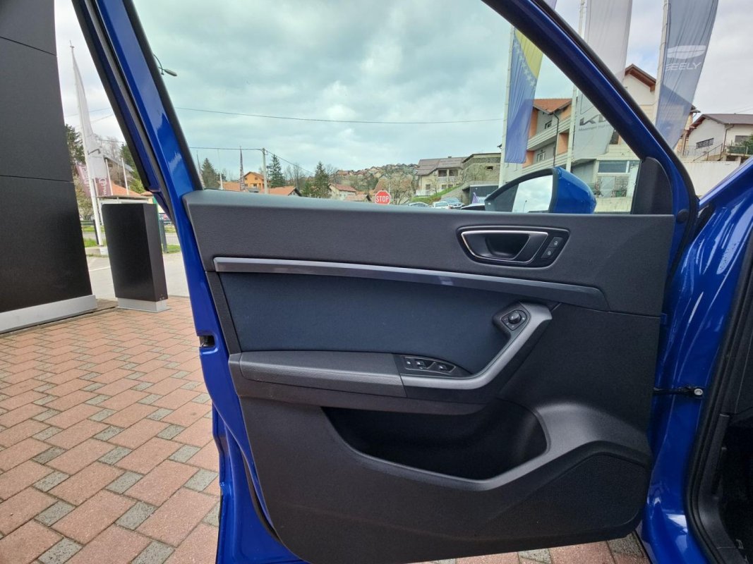 Automobil
