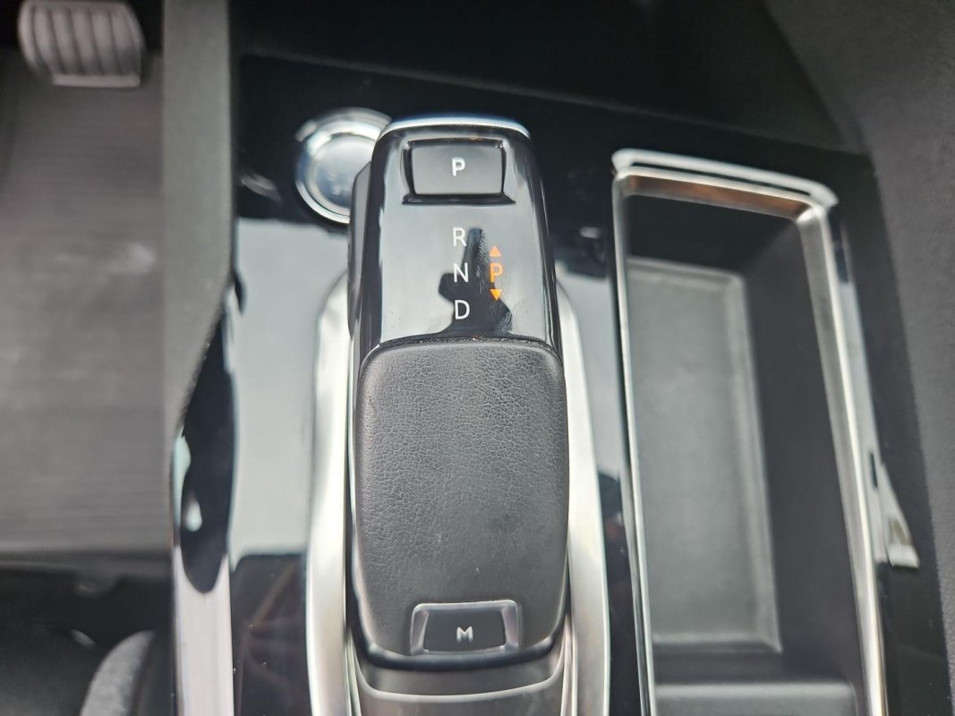 Automobil