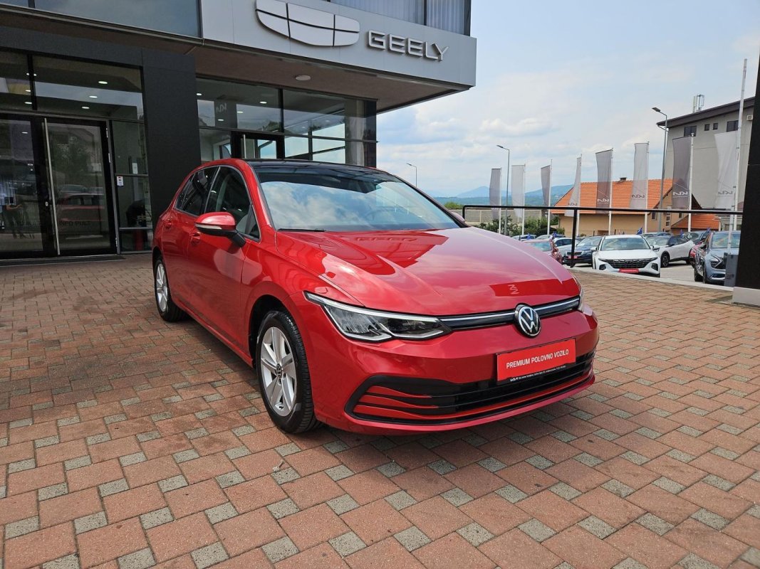 Automobil