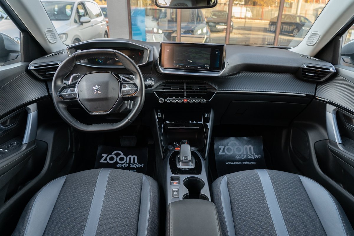 Automobil
