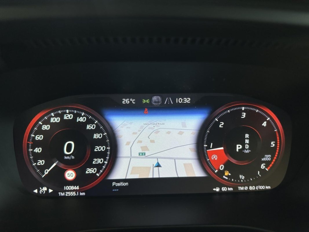 Automobil