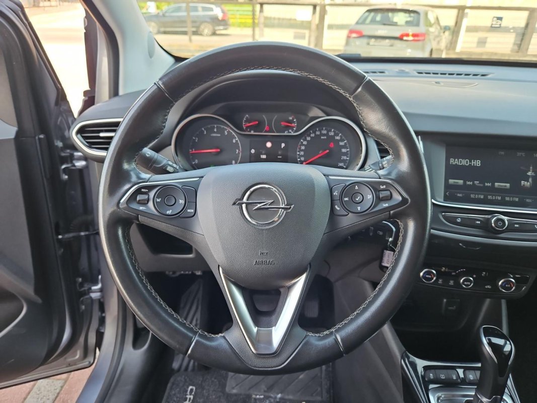 Automobil