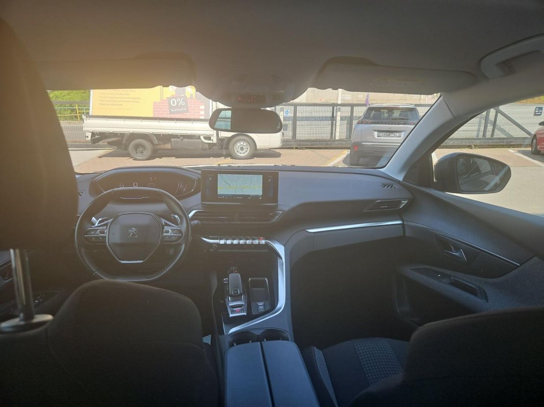 Automobil