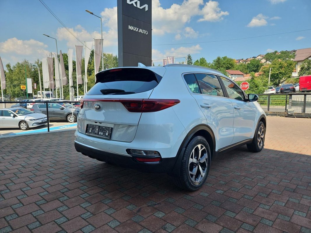 Automobil