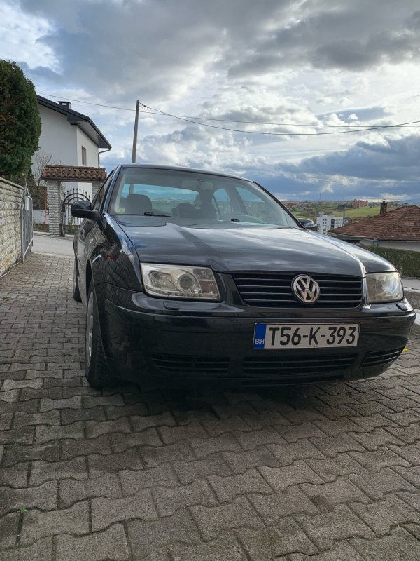 Automobil