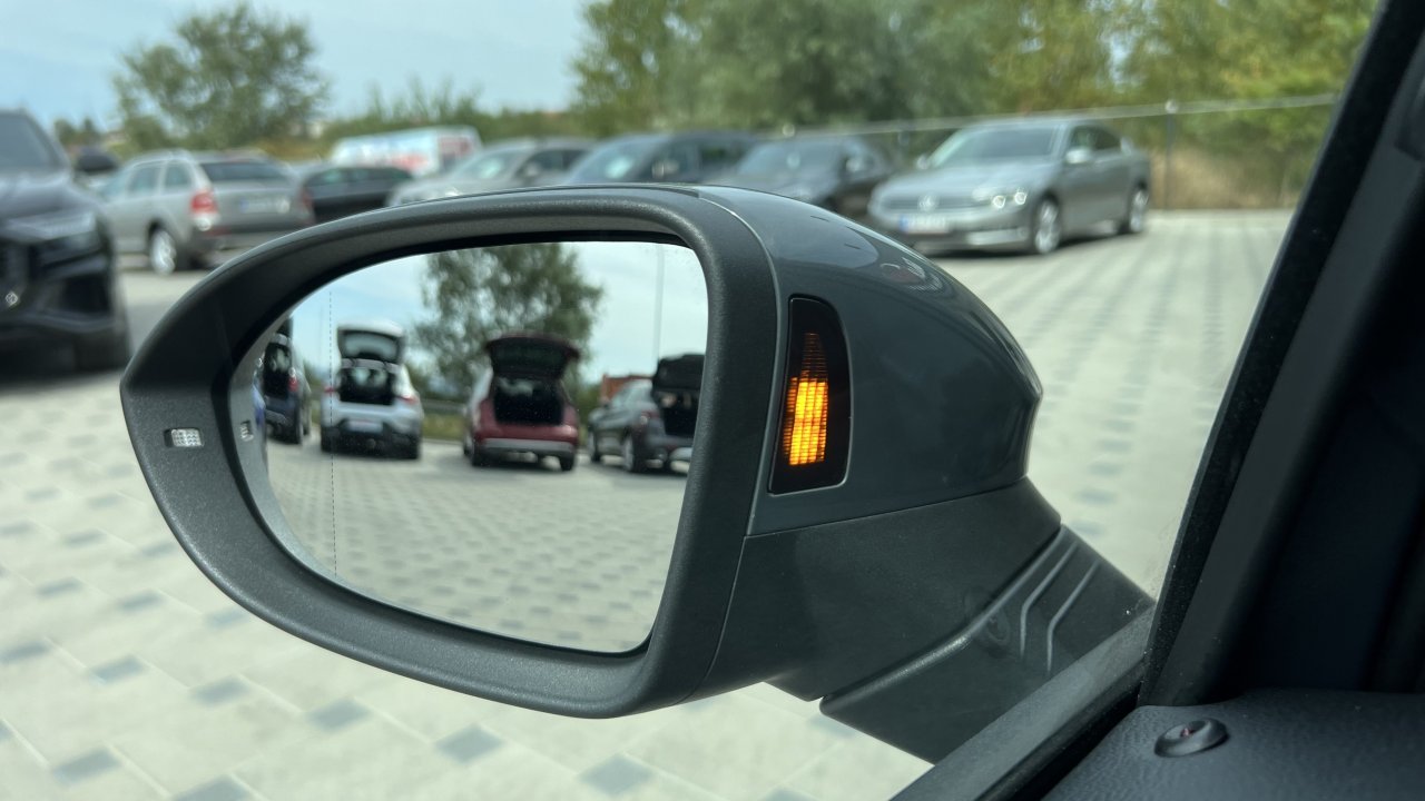 Automobil