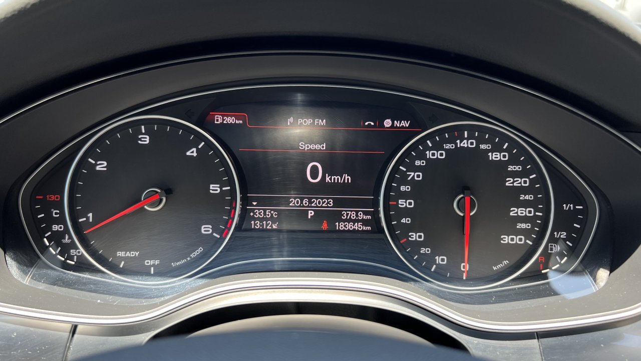 Automobil