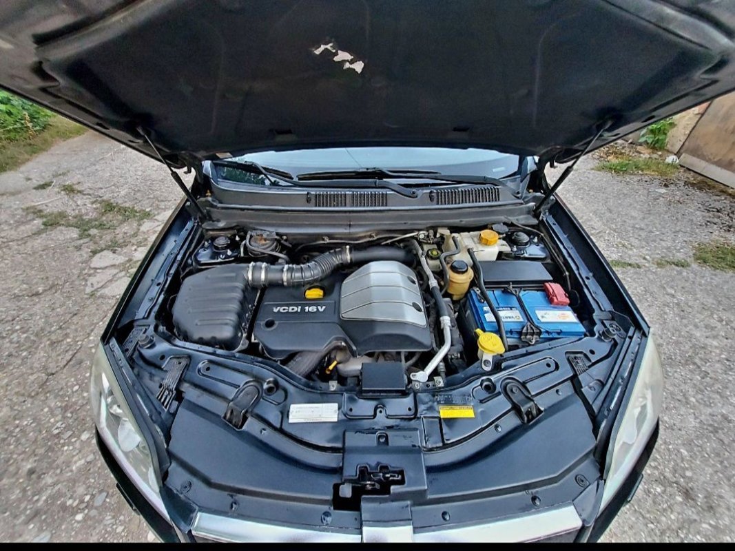 Automobil