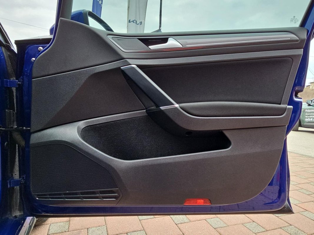 Automobil