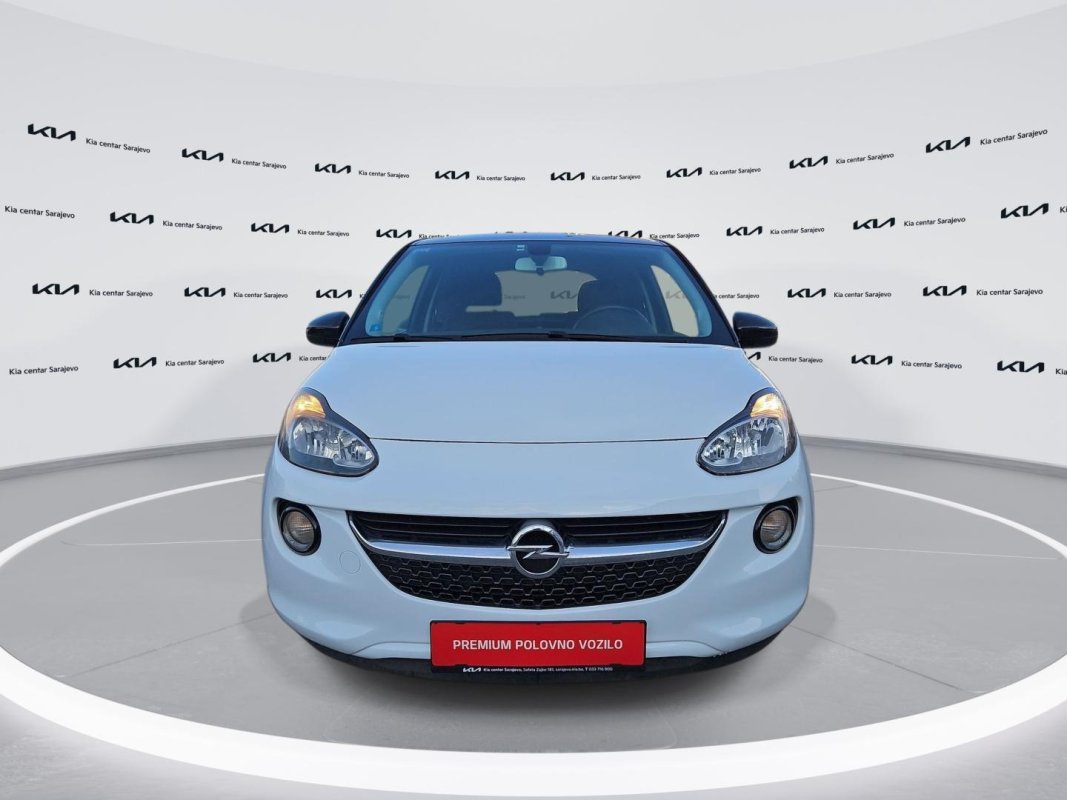 Automobil