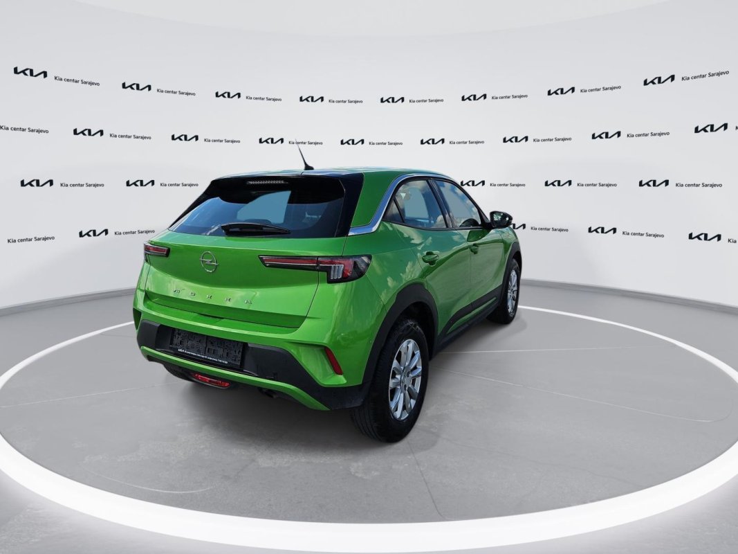 Automobil