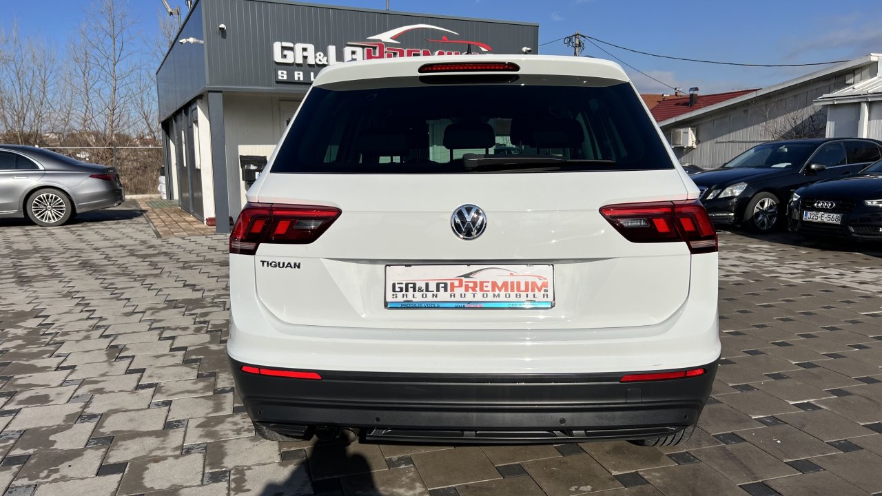 Automobil