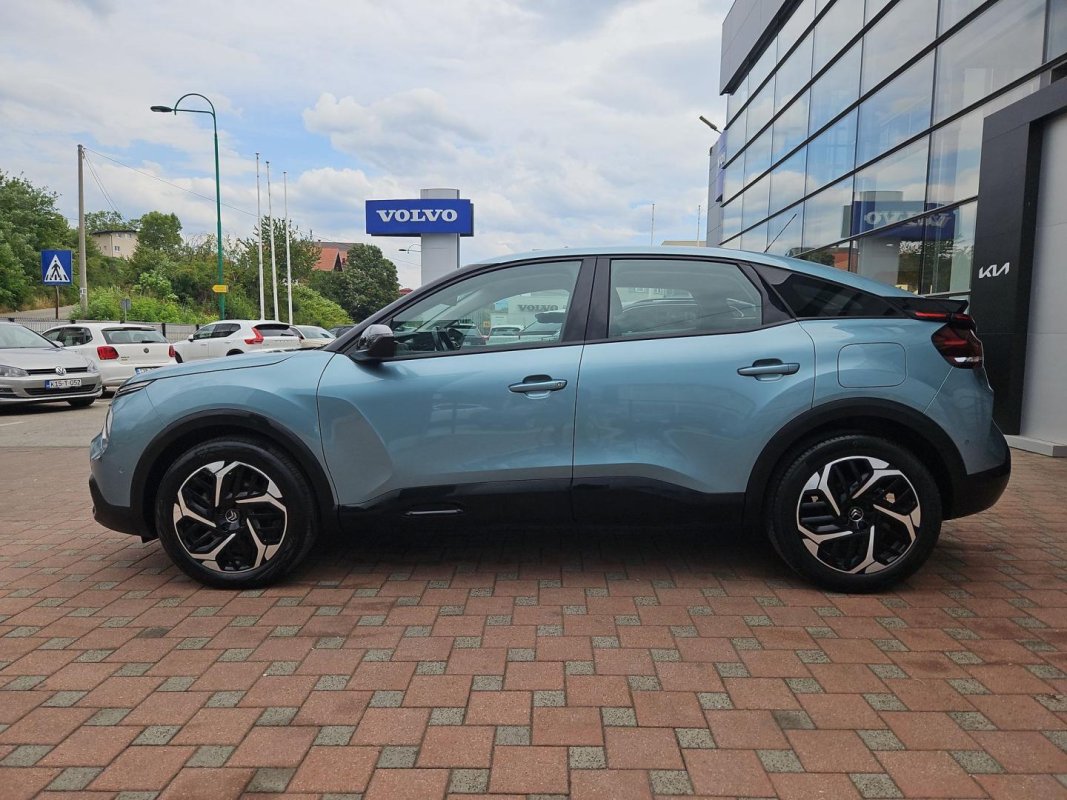 Automobil