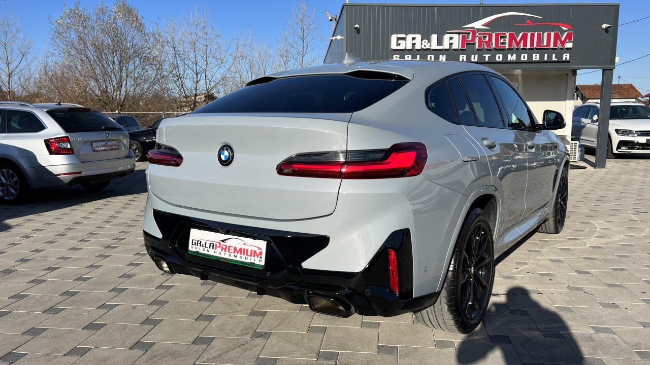 Automobil