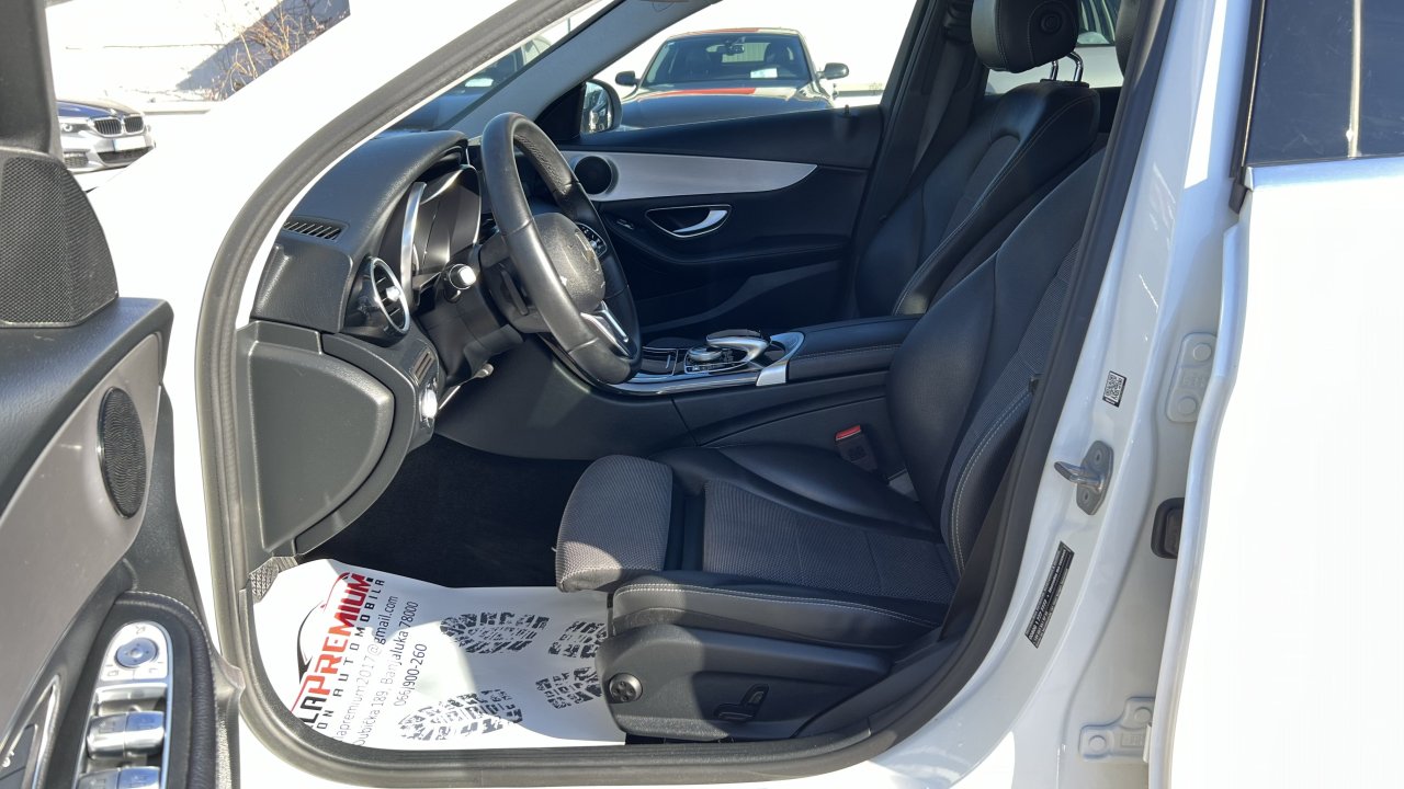 Automobil