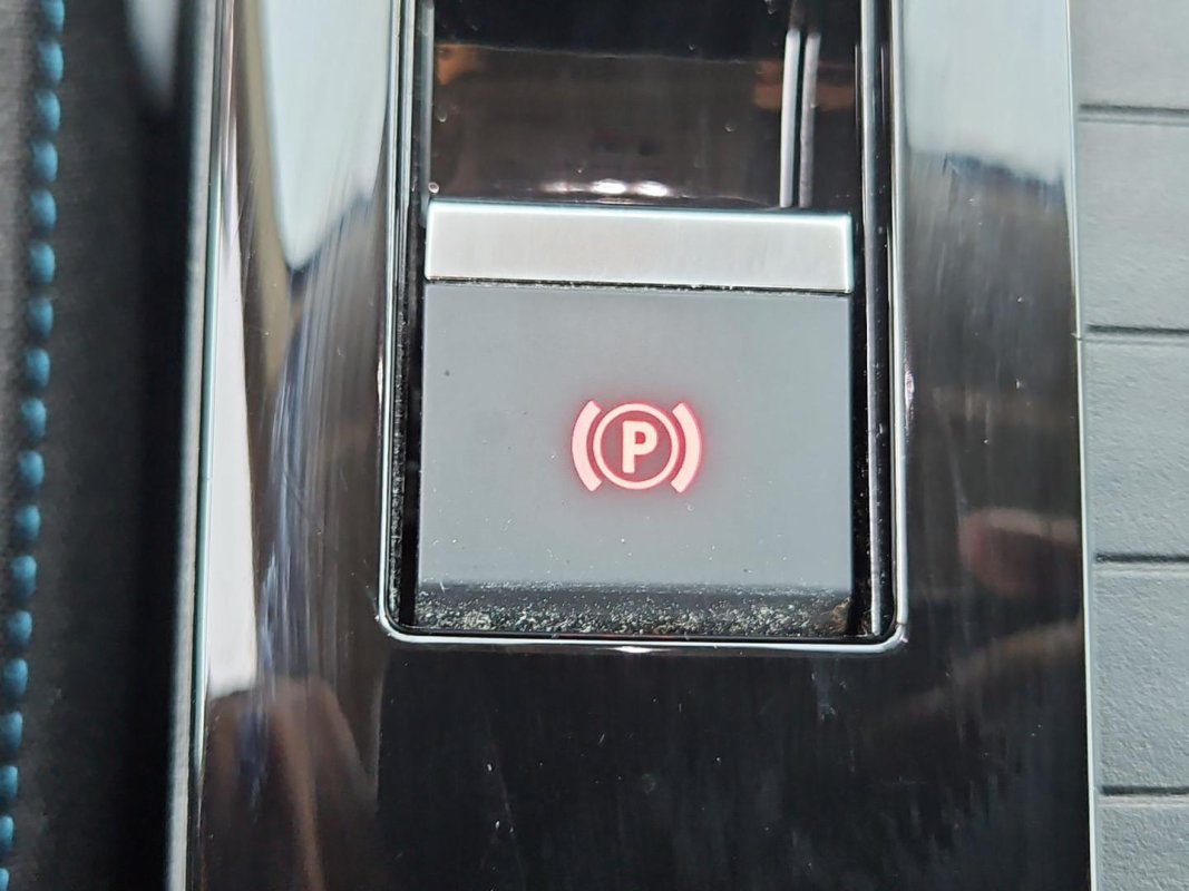 Automobil