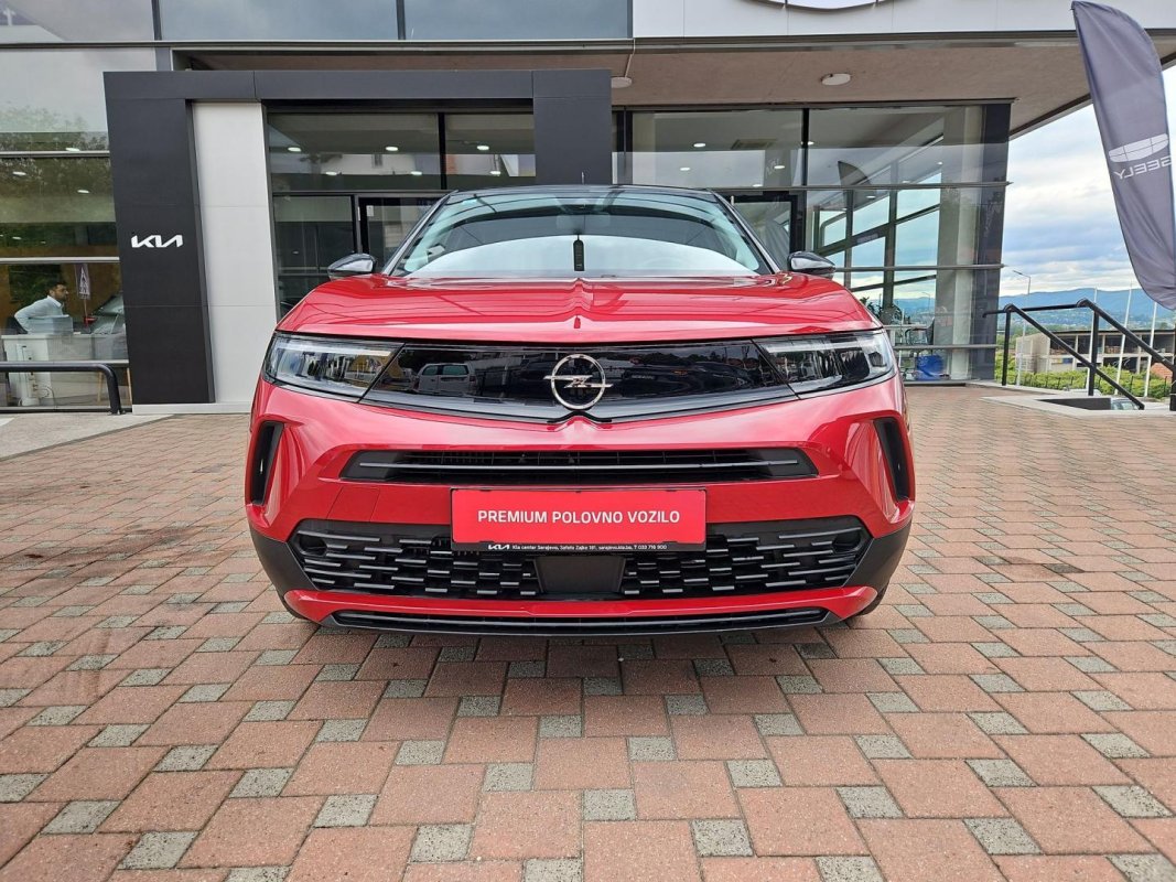 Automobil