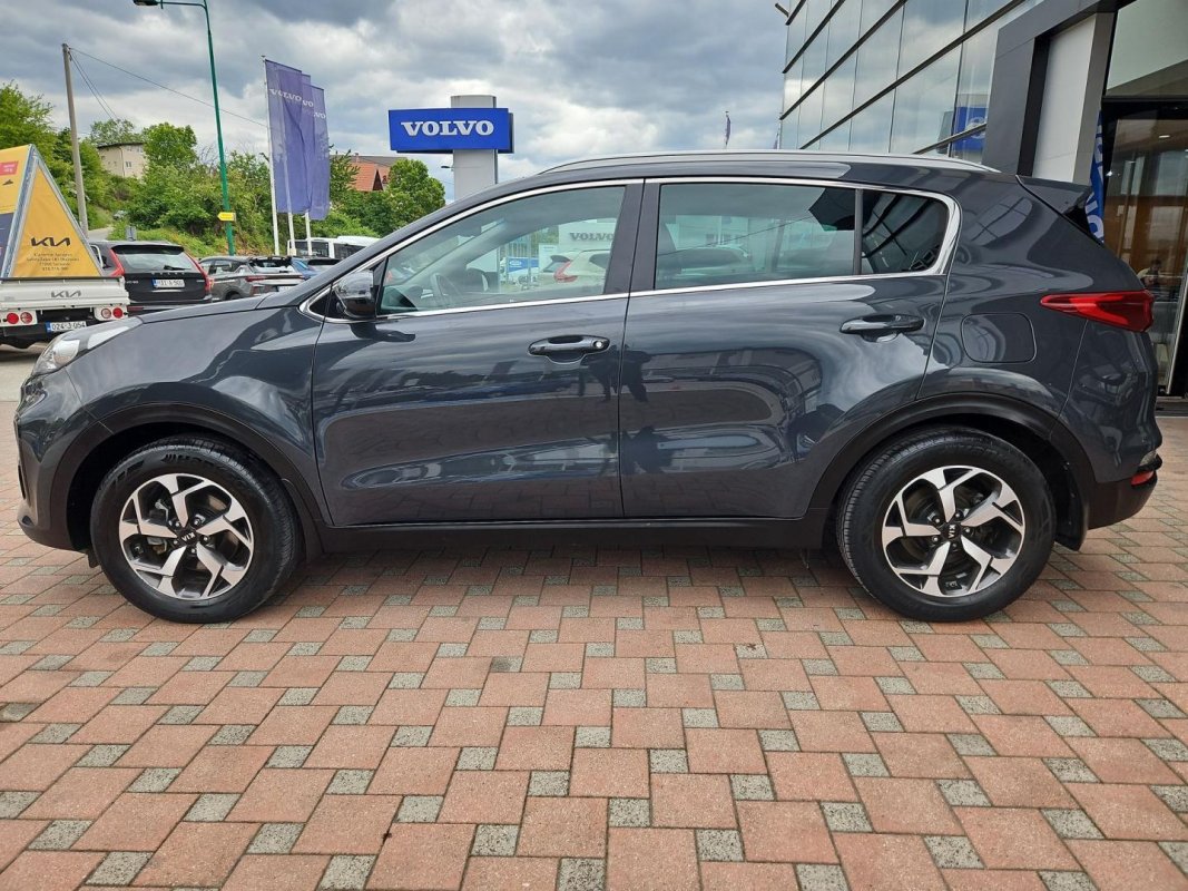 Automobil