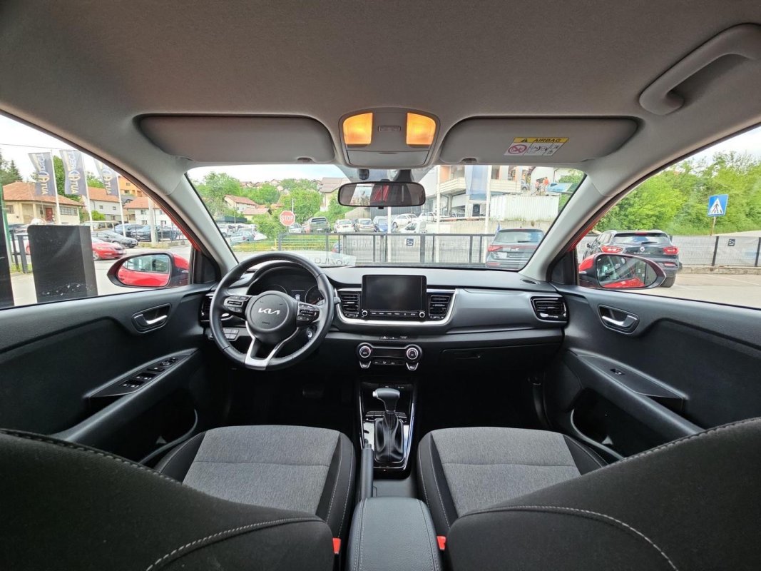 Automobil