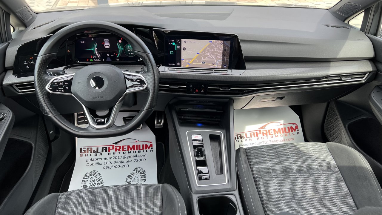 Automobil