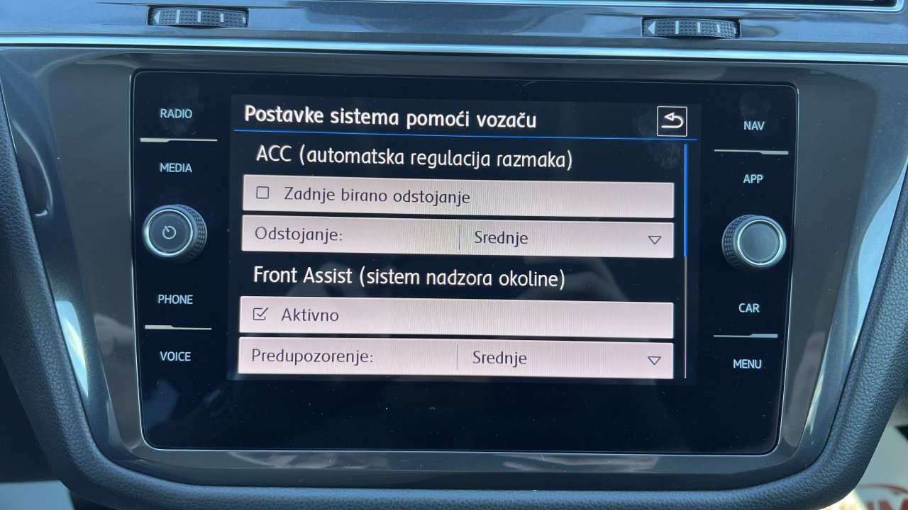 Automobil