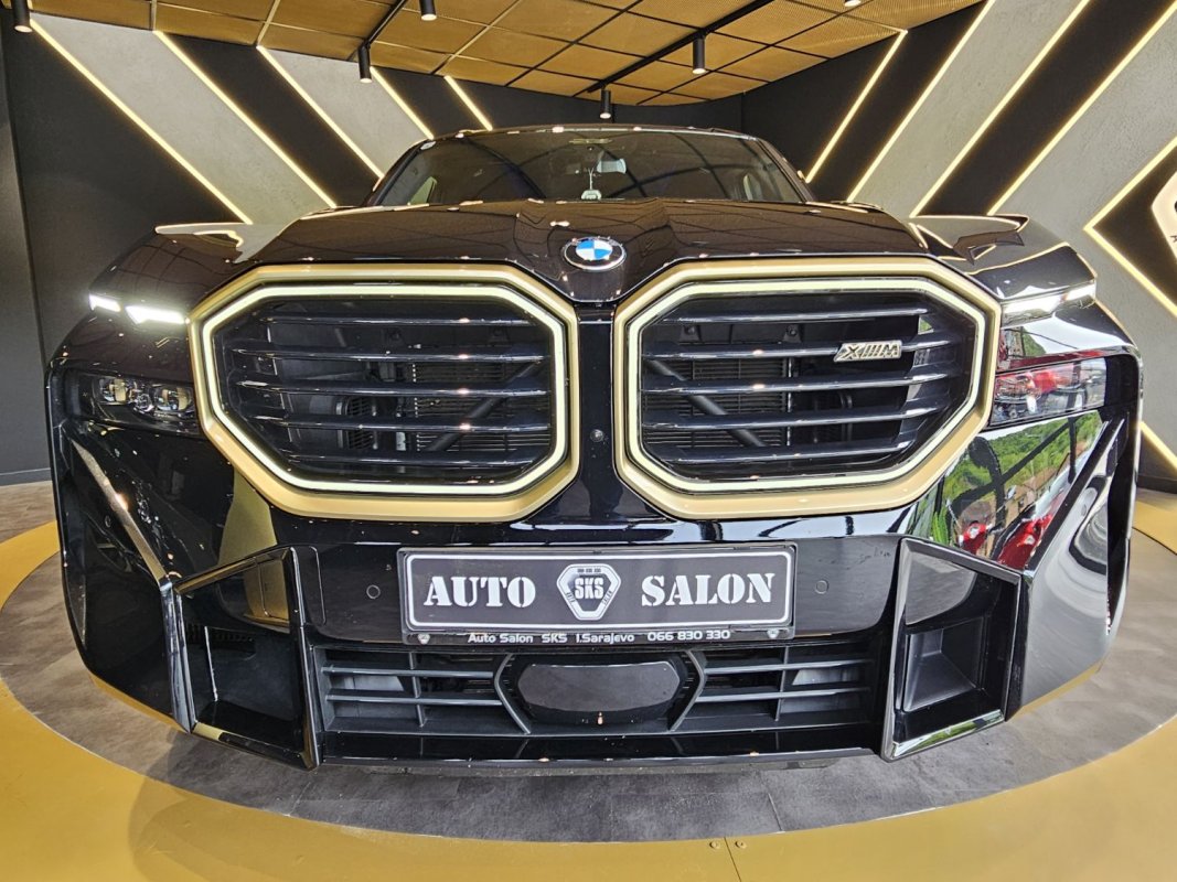 Automobil